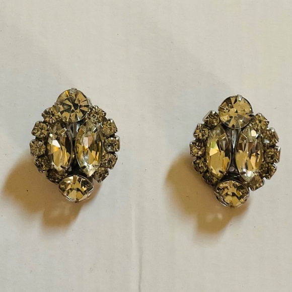 Vintage Rhinestone Clip On Earrings 1.25" Cluster Round & Marquise Shaped - Picture 2 of 5